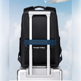 Sac à dos cabine fixé sur une valise grâce à sa sangle trolley