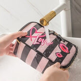 Trousse de toilette ado fille rose vue de profil – Trousse de Toilette pour Ado Fille | Sogaïa