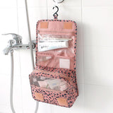 Trousse de toilette femme à suspendre vue de face – Trousse de Toilette pour Femme à Suspendre Travel™ | Sogaïa