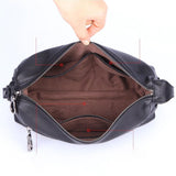 Trousse de toilette homme en cuir noir détail fermeture – Trousse de Toilette Homme en Cuir Noir Deep Forest™ | Sogaïa