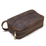 Trousse de toilette personnalisée pour homme noir vue de face – Trousse de Toilette Personnalisée Homme Cuir Double Compartiment Sogaïa™ | Sogaïa