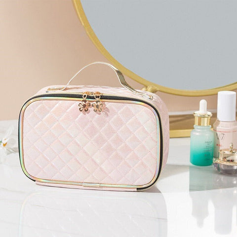 Trousse de toilette matelassée vue de profil – Trousse de Toilette Matelassée | Sogaïa