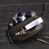Trousse de toilette en cuir cognac vue de face – Trousse de Toilette en Cuir Sogaïa™ | Sogaïa