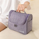 Trousse de toilette femme avec crochet vue de profil – Trousse de Toilette pour Femme avec Crochet Travel Bag™ | Sogaïa