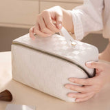 Trousse de toilette compartimentée kaki vue de face – Trousse de Toilette Compartimentée Tuowang™ | Sogaïa