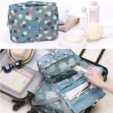 Trousse de toilette suspendue pour femme marron vue de face – Trousse de Toilette Suspendue pour Femme Travel™ | Sogaïa