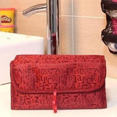 Trousse de toilette de voyage pour femme à suspendre vue de face – Trousse de Toilette de Voyage pour Femme à Suspendre | Sogaïa