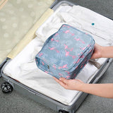 Trousse de toilette suspendue pour femme vue de profil – Trousse de Toilette Suspendue pour Femme Travel™ | Sogaïa