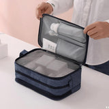 Trousse de toilette vacances bleu marine vue de face – Trousse de Toilette pour les Vacances | Sogaïa