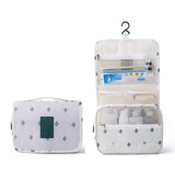 Trousse de toilette suspendue pour femme violet vue de face – Trousse de Toilette Suspendue pour Femme Travel™ | Sogaïa
