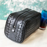 Trousse de toilette en cuir tressé homme vue de face – Trousse de Toilette en Cuir Tressé pour Homme Roldan™ | Sogaïa