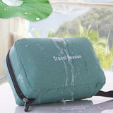 Trousse de toilette suspendable ouverte – Trousse de Toilette Suspendable Travel Season™ | Sogaïa