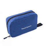 Trousse de toilette suspendable kaki vue de face – Trousse de Toilette Suspendable Travel Season™ | Sogaïa