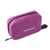 Trousse de toilette suspendable lifestyle – Trousse de Toilette Suspendable Travel Season™ | Sogaïa