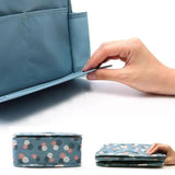 Trousse de toilette suspendue pour femme lifestyle – Trousse de Toilette Suspendue pour Femme Travel™ | Sogaïa
