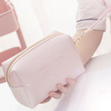 Trousse de toilette femme chic beige vue de face – Trousse de Toilette Souple Chic LVGUO et FASHION™ | Sogaïa