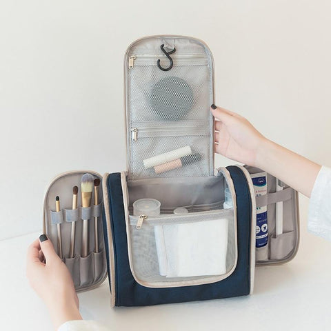 Trousse de toilette complète femme vue de profil – Trousse de Toilette Complète pour Femme Flawless™ | Sogaïa