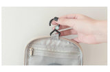 Trousse de toilette complète femme gris vue de face – Trousse de Toilette Complète pour Femme Flawless™ | Sogaïa