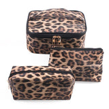 Trousse de toilette léopard vue de profil – Trousse de Toilette Léopard | Sogaïa