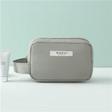 Trousse de toilette rectangulaire femme lifestyle – Trousse de Toilette Rectangulaire pour Femme Makeup Beauty™ | Sogaïa