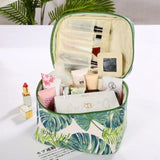 Trousse de toilette tropical vue de face – Trousse de Toilette Tropical | Sogaïa