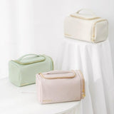Trousse de toilette avec rangement ouverte contenu – Trousse de Toilette avec Rangement | Sogaïa