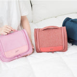 Trousse de toilette grande ouverture à suspendre rose vue de face – Trousse de Toilette Grande Ouverture à Suspendre | Sogaïa