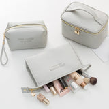 Trousse de toilette femme chic vue de face – Trousse de Toilette Souple Chic LVGUO et FASHION™ | Sogaïa