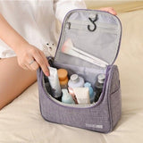 Trousse de toilette femme avec crochet vue de face – Trousse de Toilette pour Femme avec Crochet Travel Bag™ | Sogaïa